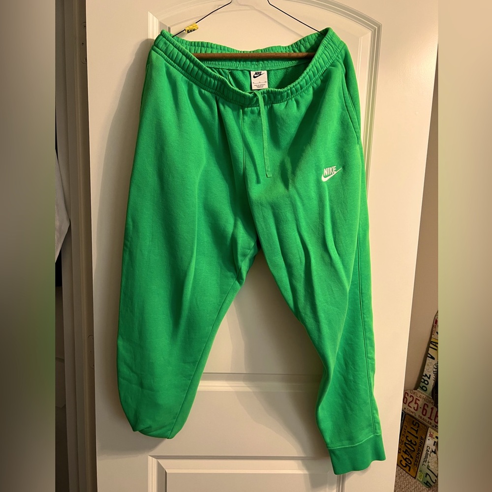 Men’s Nike Green sweat pants Size Xl. Luke new only worn twice